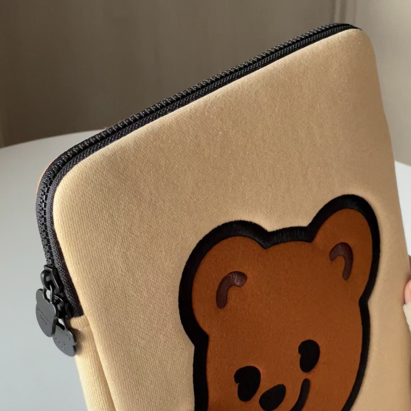 タブレットバッグ　iPadケース　収納バッグ　くま　韓国　茶色